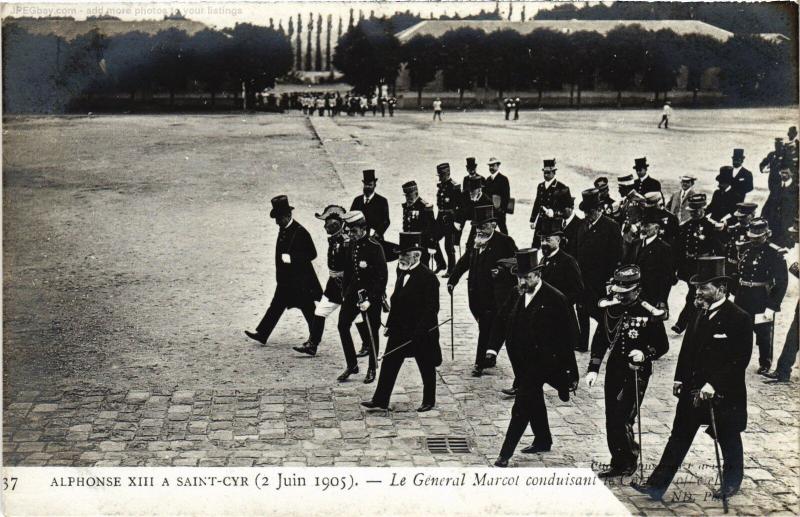 Carte postale ancienne St Cyr l'Ecole le General Marcot conduisant