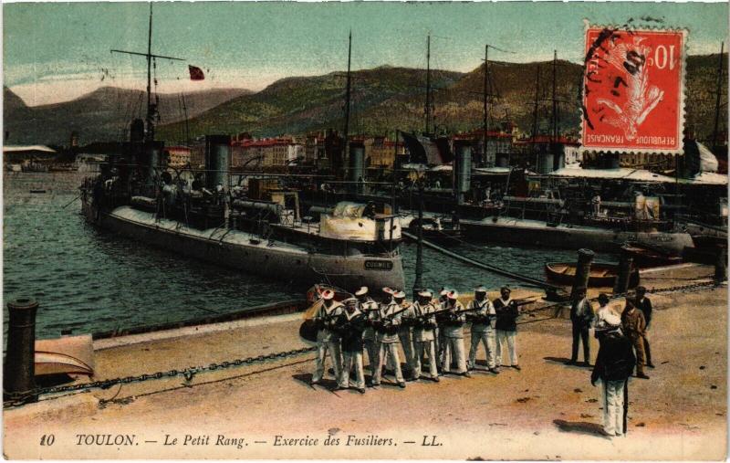Carte postale ancienne Toulon Le Petit Rang-Exercice des Fusiliers à Toulon