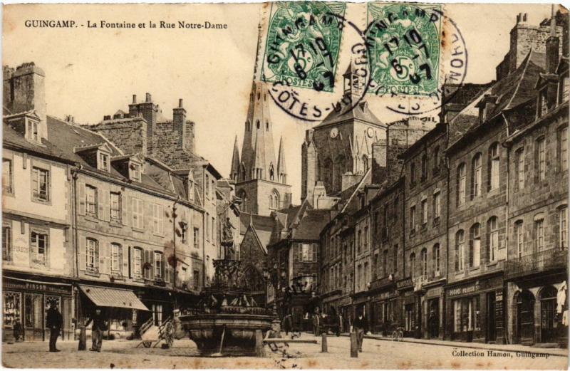 Carte postale ancienne Guingamp - La Fontaine et la Rue Notre-Dame à Guingamp