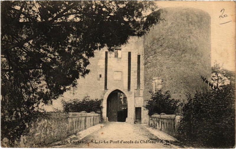 Carte postale ancienne Luynes Pont d'acces du Chateau à Luynes