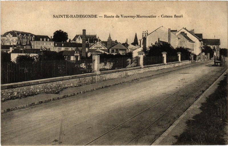 Carte postale ancienne Ste Radegonde Route de Vouvray Marmoutier à Vouvray