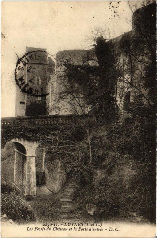 Carte postale ancienne Luynes les Fosses du Chateau à Luynes