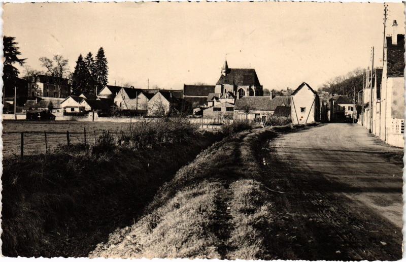 Carte postale ancienne Cangey entree du pays à Cangey