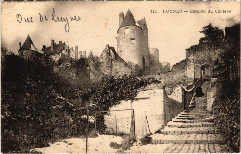 Carte postale ancienne Luynes Escalier du Chateau à Luynes