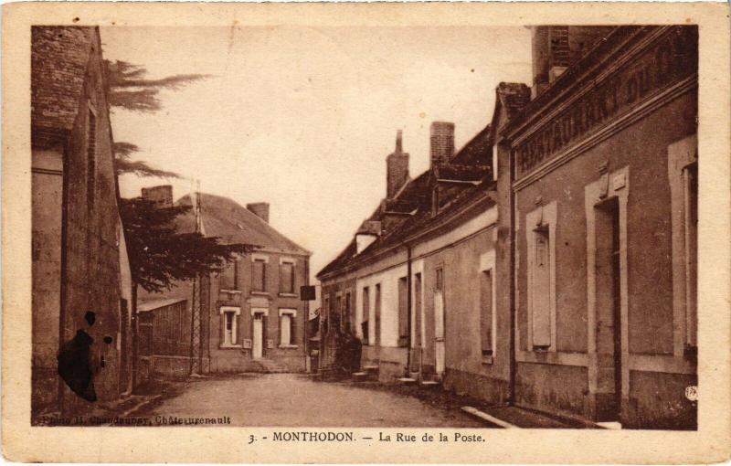 Carte postale ancienne Monthodon Rue de la Poste à Monthodon