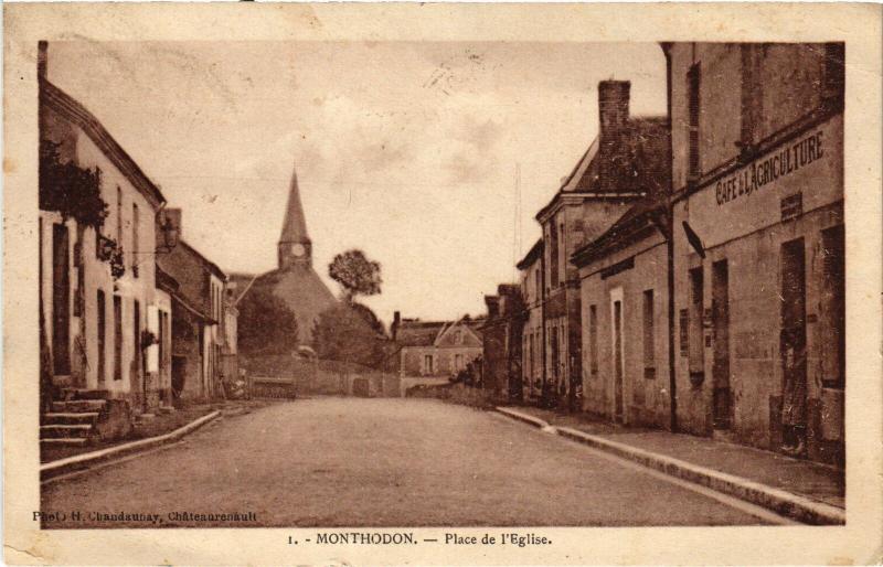 Carte postale ancienne Monthodon Place de l'Eglise à Monthodon