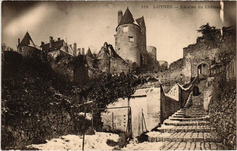 Carte postale ancienne Luynes Escalier du Chateau à Luynes