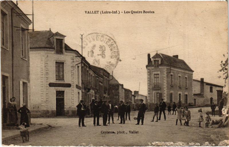 Carte postale ancienne Vallet Les Quatre Routes à Vallet