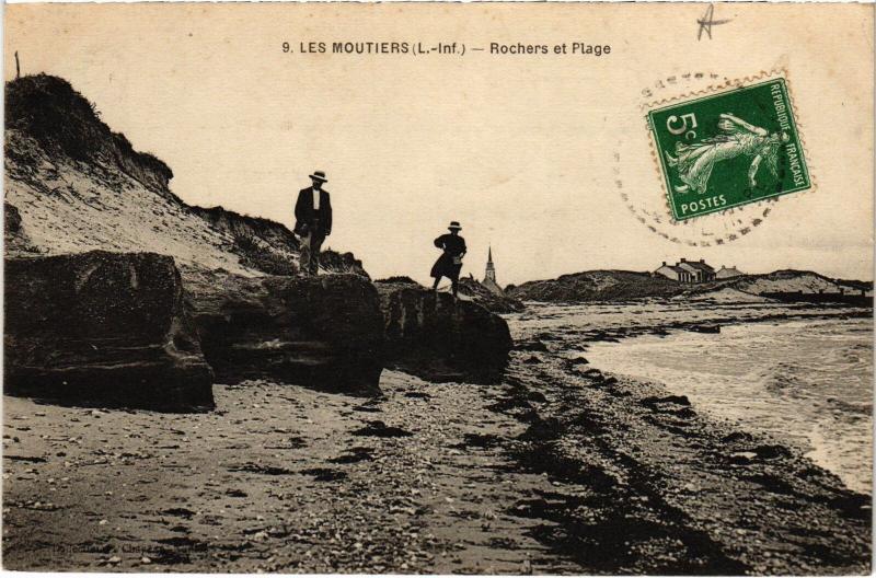 Carte postale ancienne Les Moutiers Rochers et Plage