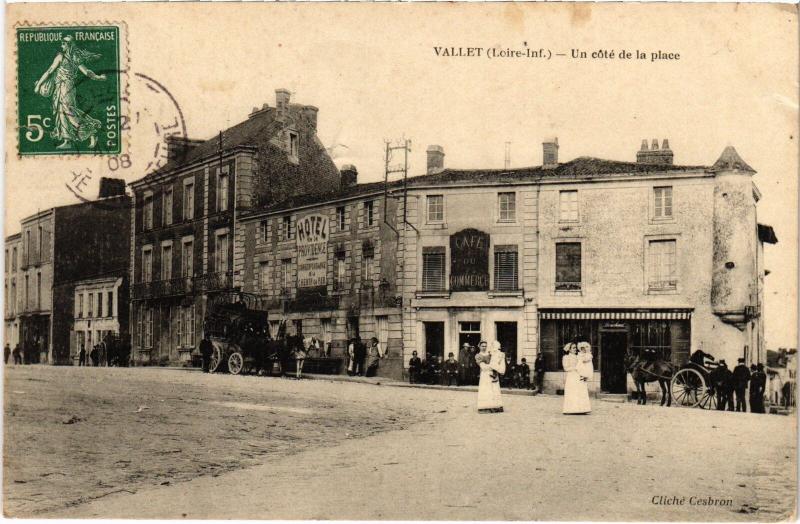 Carte postale ancienne Vallet un cote de la place à Vallet
