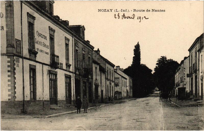Carte postale ancienne Nozay Route de Nantes à Nantes