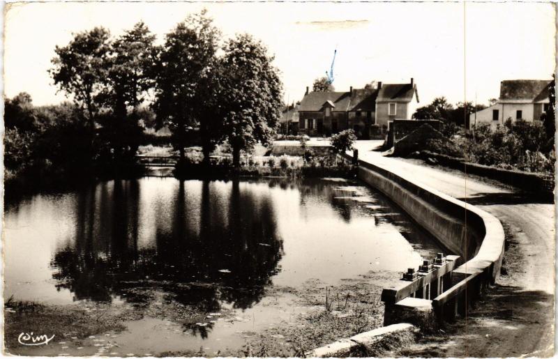 Carte postale ancienne St Julien de Vouvantes Etang d'Au dela l'Eau