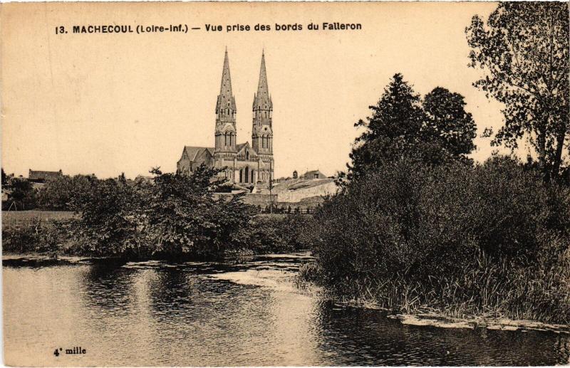 Carte postale ancienne Machecoul vue prise des bords du Falleron