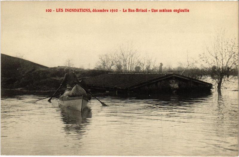 Carte postale ancienne Le Bas Briace une maison engloutie