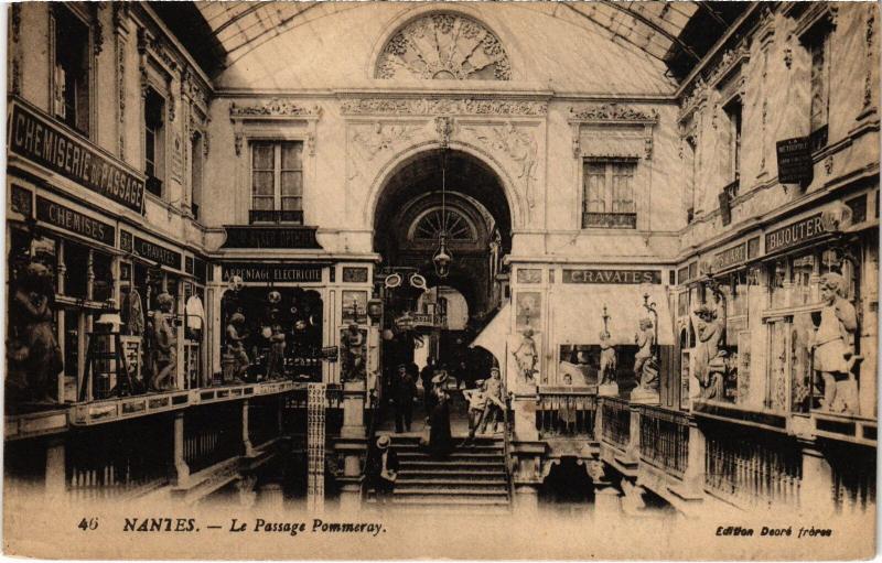 Carte postale ancienne Nantes Passage Pommeray à Nantes