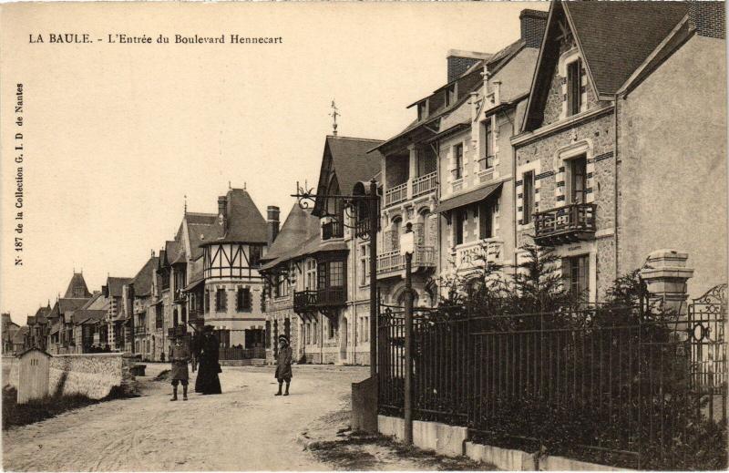 Carte postale ancienne La Baule entree du Boulevard Hennecart