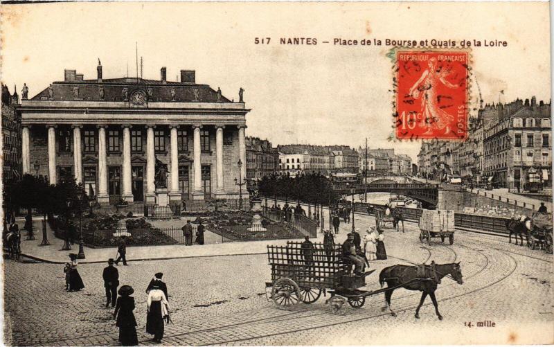 Carte postale ancienne Nantes Place de la Bourse Quais de la Loire à Nantes