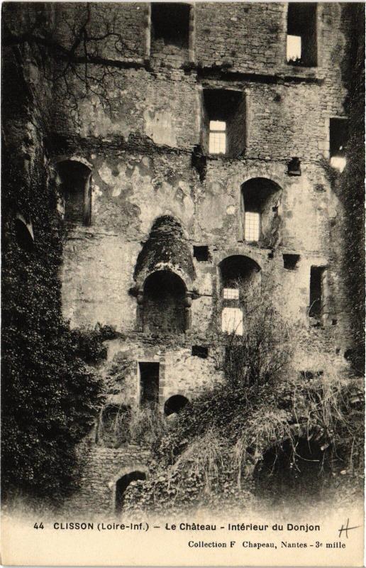 Carte postale ancienne Clisson Ruines de la Chapelle et du Donjon à Clisson