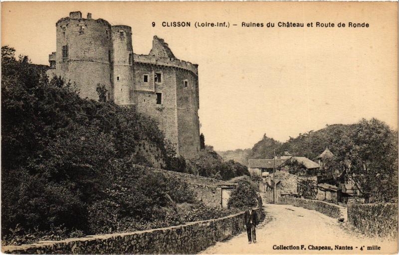 Carte postale ancienne Clisson entree de la prison du Chateau à Clisson