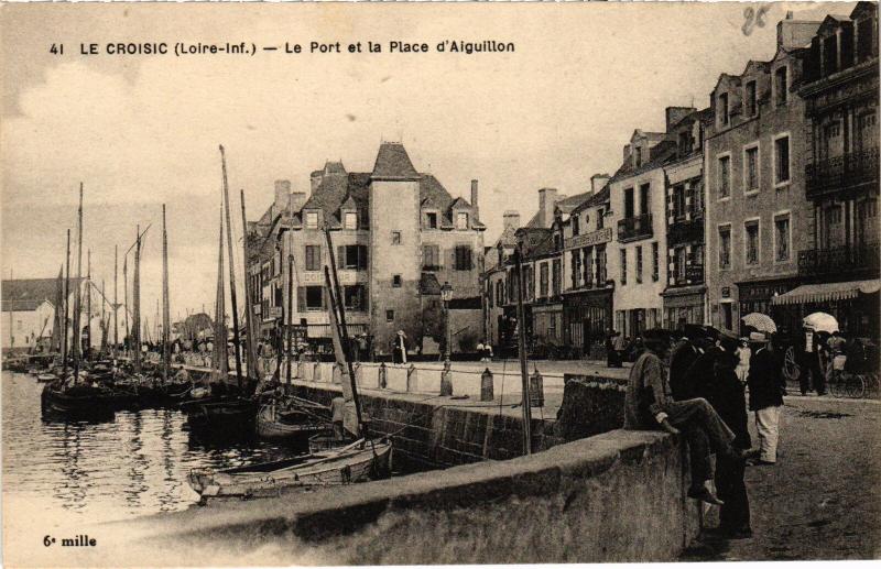 Carte postale ancienne Le Croisic le Port et la Place d'Aiguillon au Croisic
