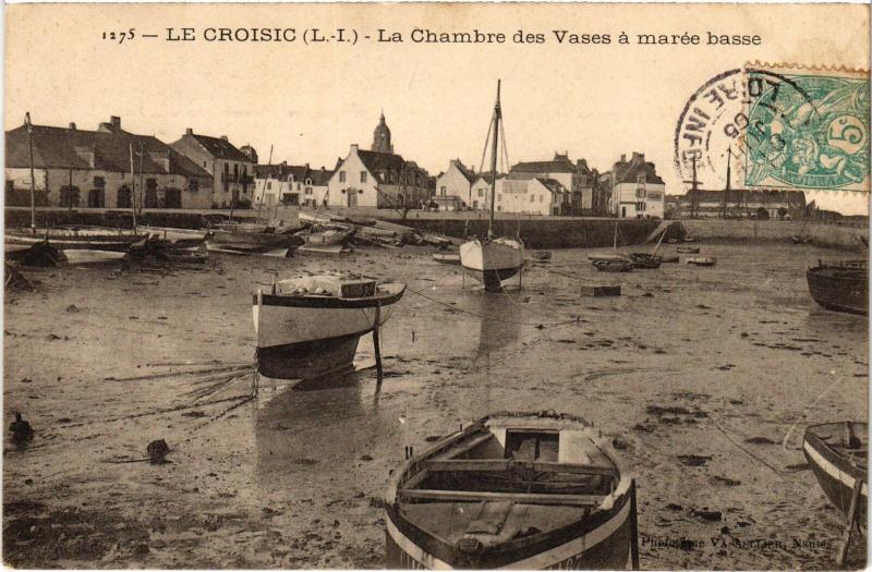 Carte postale ancienne Le Croisic la Chambre des Vases au Croisic