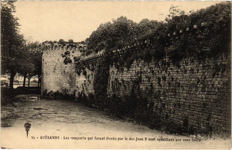 Carte postale ancienne Guerande les remparts