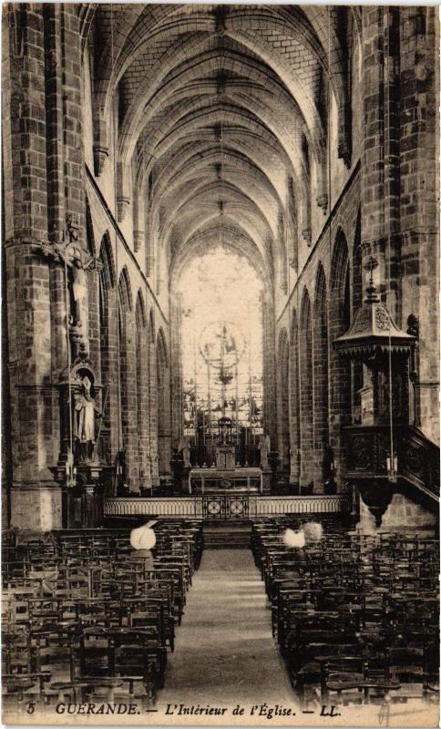 Carte postale ancienne Guerande interieur de l'eglise