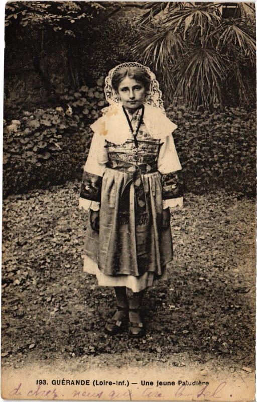 Carte postale ancienne Guerande une jeune Paludiere