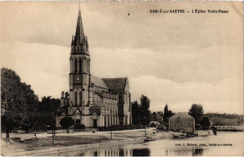 Carte postale ancienne Sable-sur-Sarthe L'Eglise Notre-Dame France