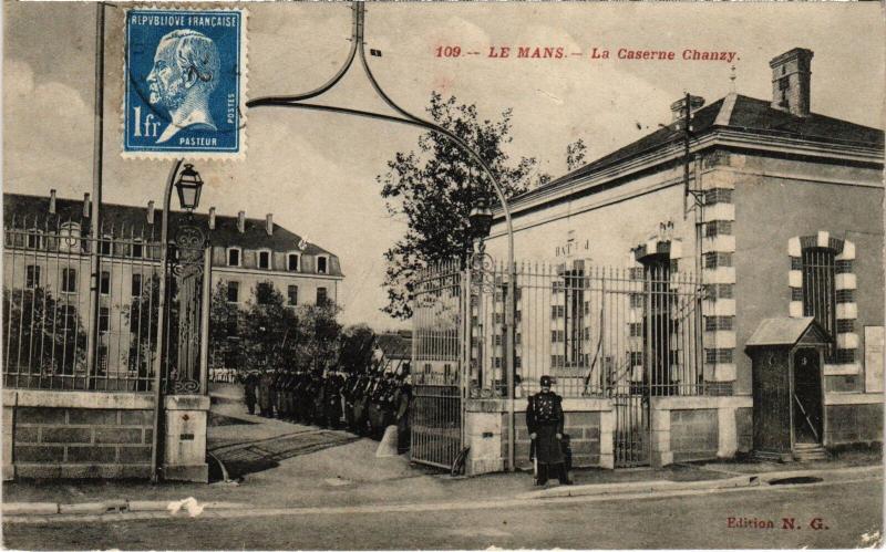Carte postale ancienne Le Mans Caserne Chanzy France au Mans