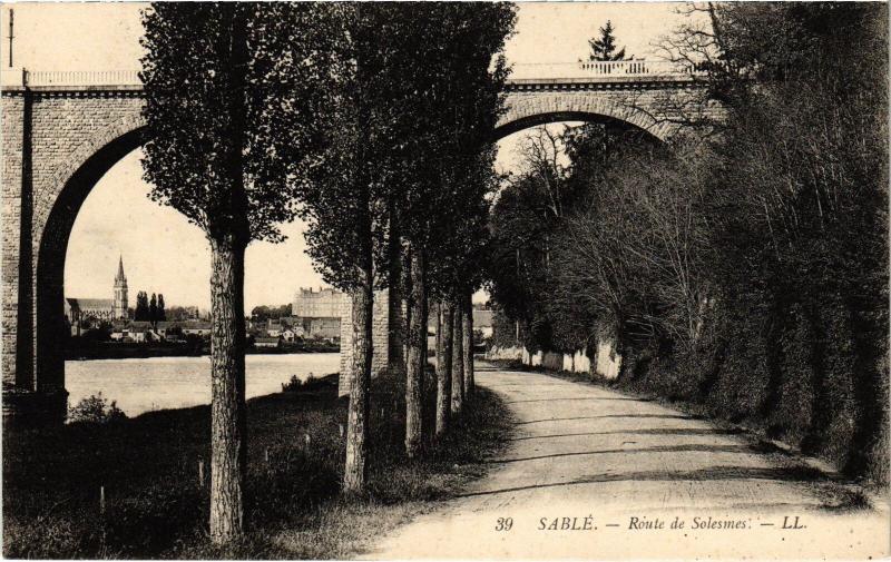 Carte postale ancienne Sable-sur-Sarthe Route de Solesmes France à Solesmes