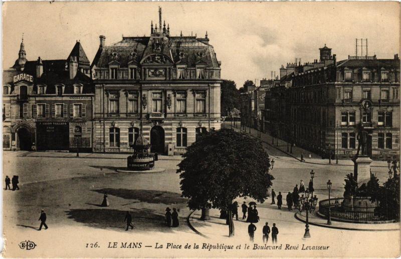 Carte postale ancienne Le Mans Place de la Republique France au Mans