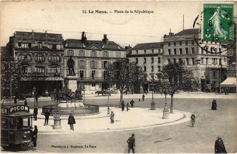Carte postale ancienne Le Mans Place de la Republique France au Mans