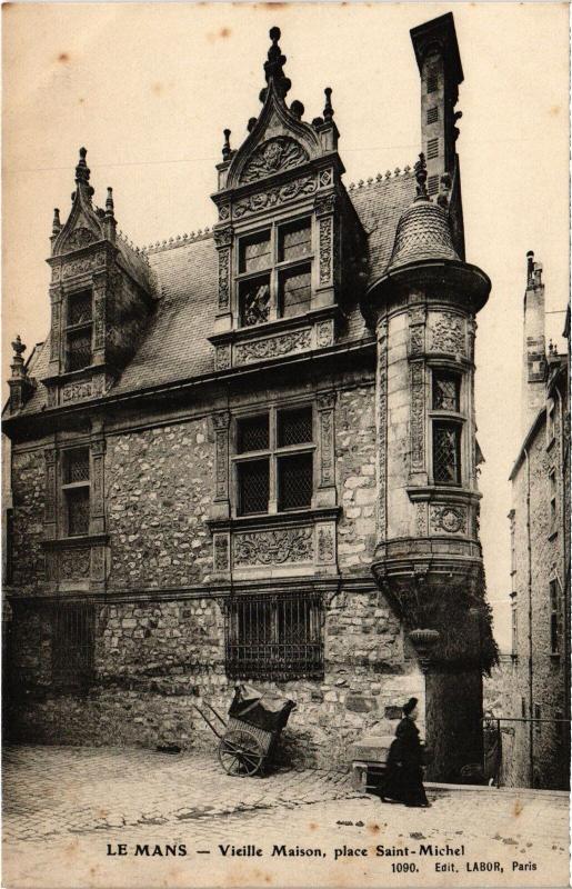 Carte postale ancienne Le Mans Vieille Maison - Place Saint-Michel France au Mans
