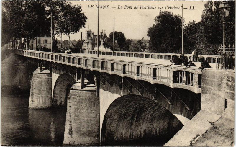 Carte postale ancienne Le Mans Pont de Pontlieue sur l'Husine France au Mans