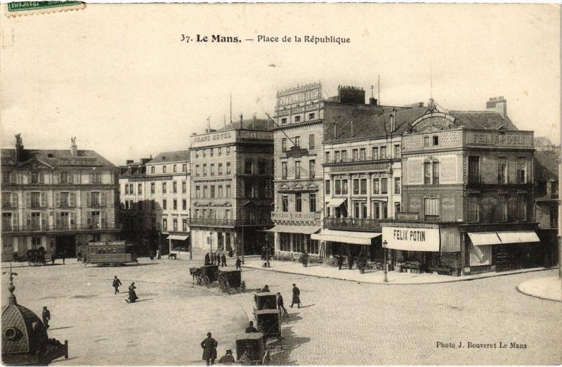 Carte postale ancienne Le Mans Place de la Republique France au Mans