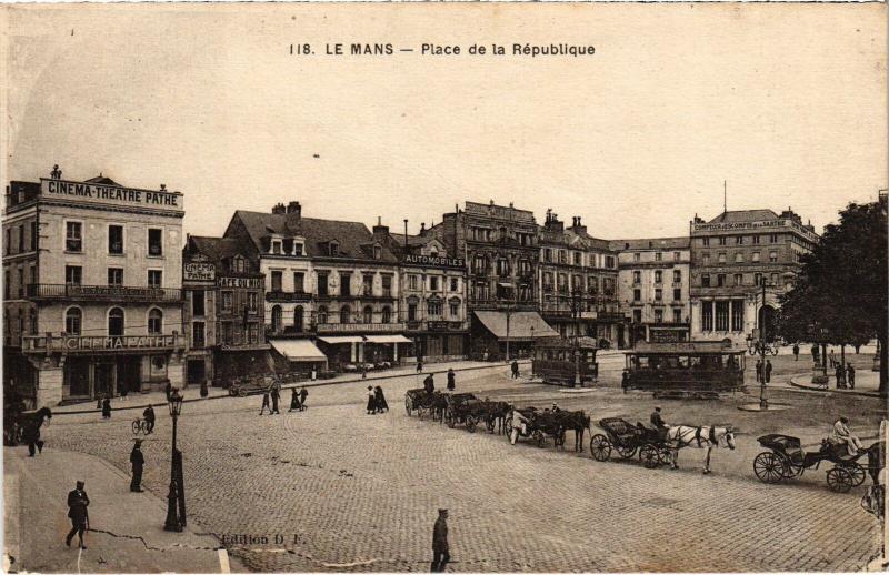 Carte postale ancienne Le Mans Place de la Republique France au Mans