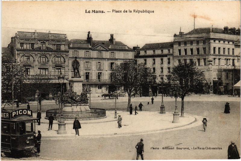 Carte postale ancienne Le Mans Place de la Republique France au Mans