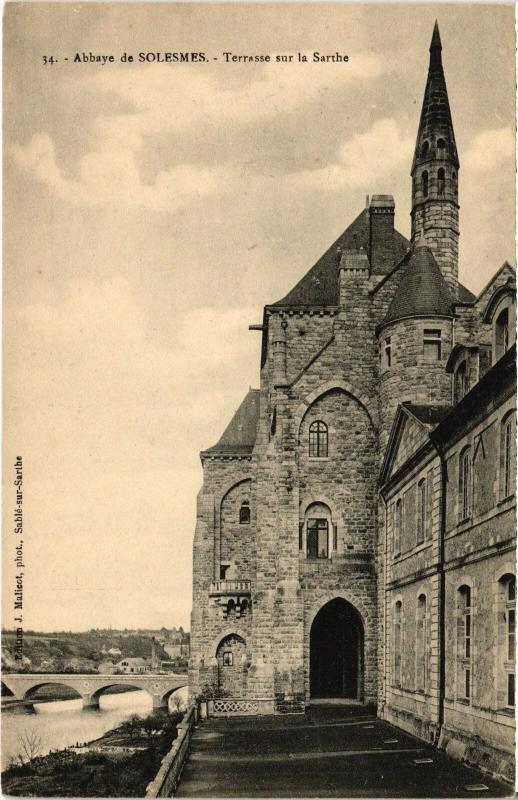 Carte postale ancienne Solesmes Abbaye - Terrasse sur la sarthe France à Solesmes
