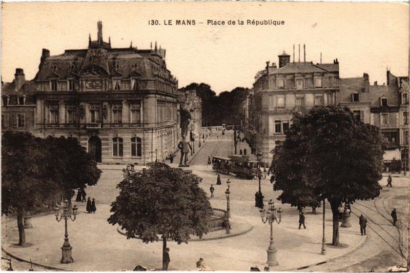 Carte postale ancienne Le Mans Place de la Republique France au Mans