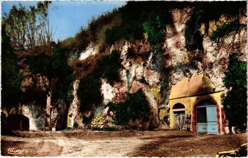 Carte postale ancienne Environs de La Chartre-sur-le-Loir Entrees des Caves France à La Chartre-sur-le-Loir