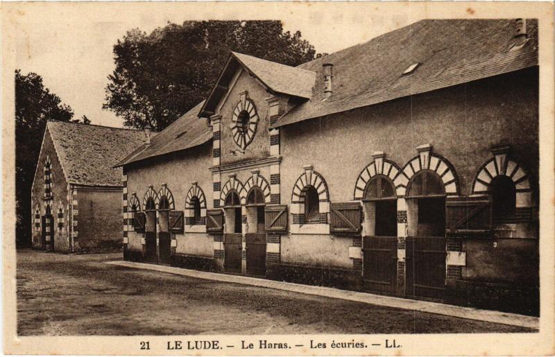 Carte postale ancienne Le Lude Le Haras - Les Ecuries France au Lude