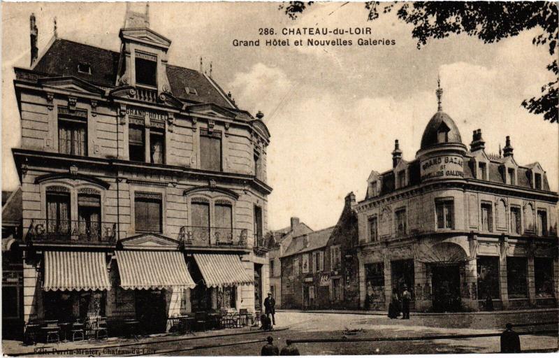 Carte postale ancienne Chateau-du-Loir Grand Hotel et Nouvelles Galeries France