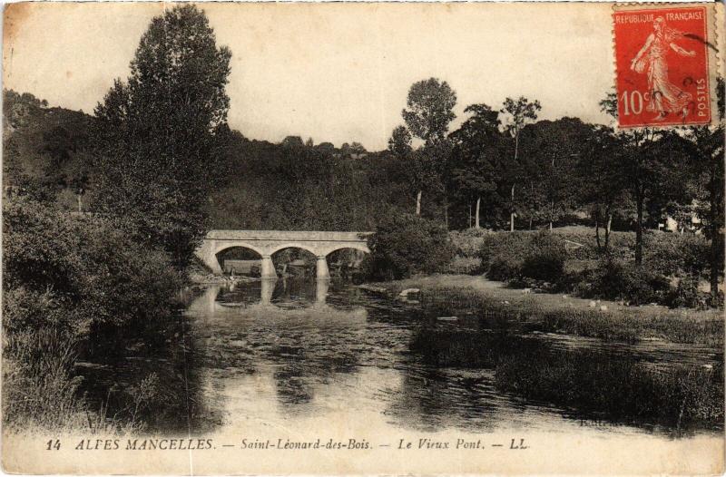 Carte postale ancienne Saint-Leonard-des-Bois Vieux Pont France