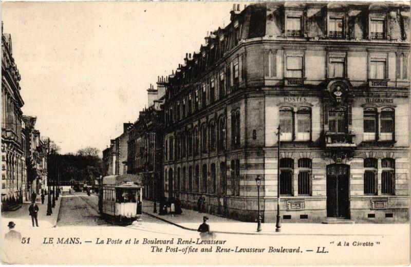 Carte postale ancienne Le Mans La Poste et le Boulevard Rene-Levasseur France au Mans