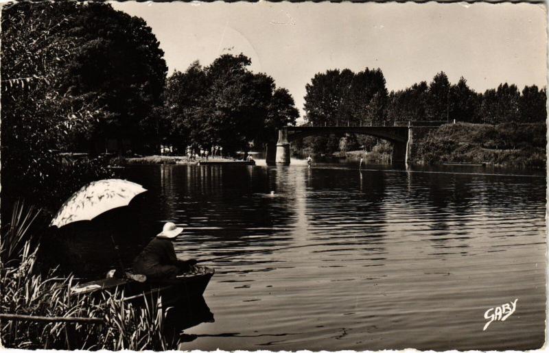 Carte postale ancienne Malicorne-sur-Sarthe Rives de la Sarthe - Pont France à Malicorne-sur-Sarthe