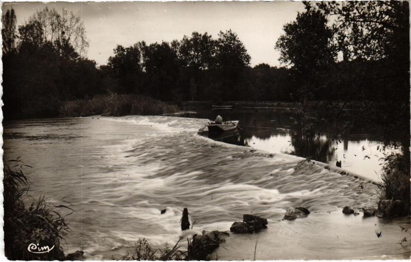 Carte postale ancienne Bazouges-sur-le-Loir Barrage sur le Loir France