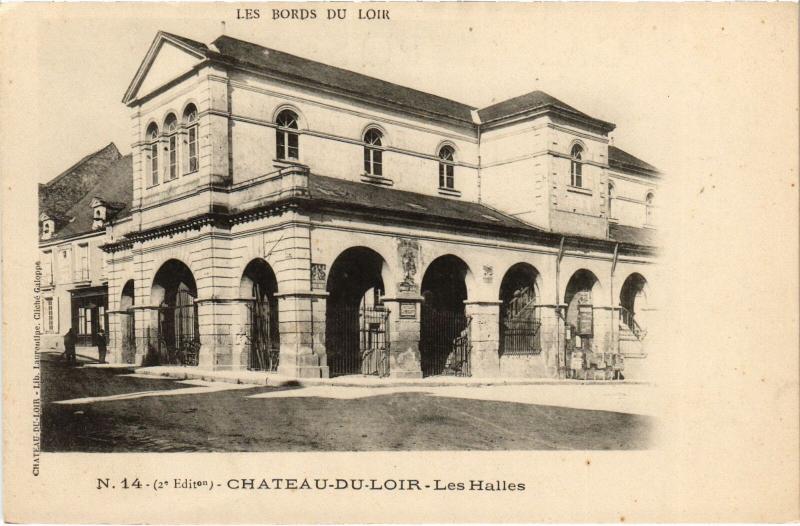 Carte postale ancienne Chateau-du-Loir Les Halles France