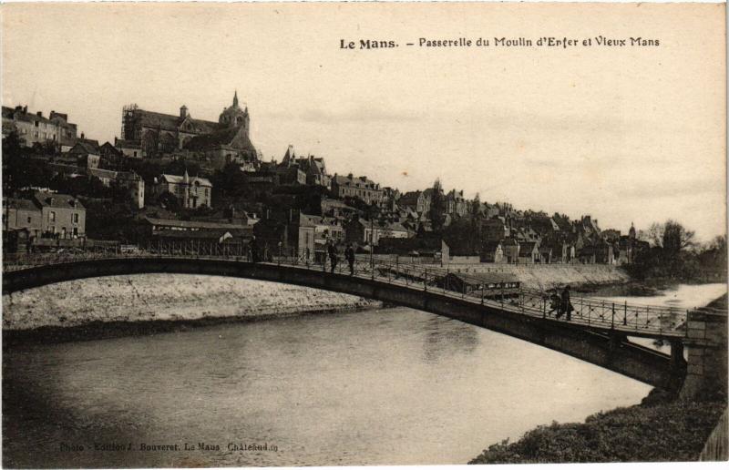 Carte postale ancienne Le Mans Passerelle du Moulin d'Enfer et Vieux Mans France au Mans