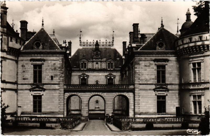 Carte postale ancienne Le Lude Cour d'Honneur du Chateau France au Lude